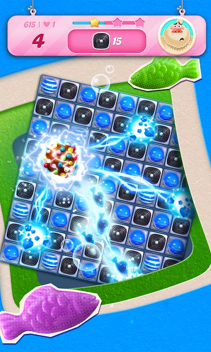 Blaue Bonbons mit Blitz-Kombo, oben und unten Fische